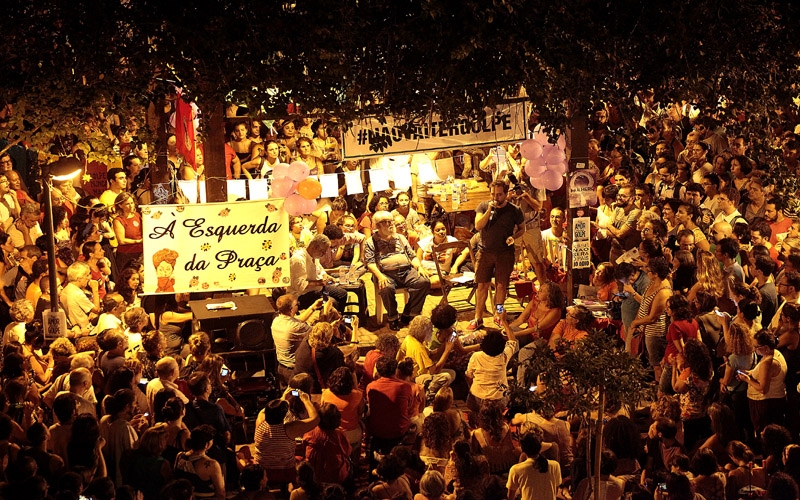 Aleida Guevara e Vandana Shiva na Praça São Salvador