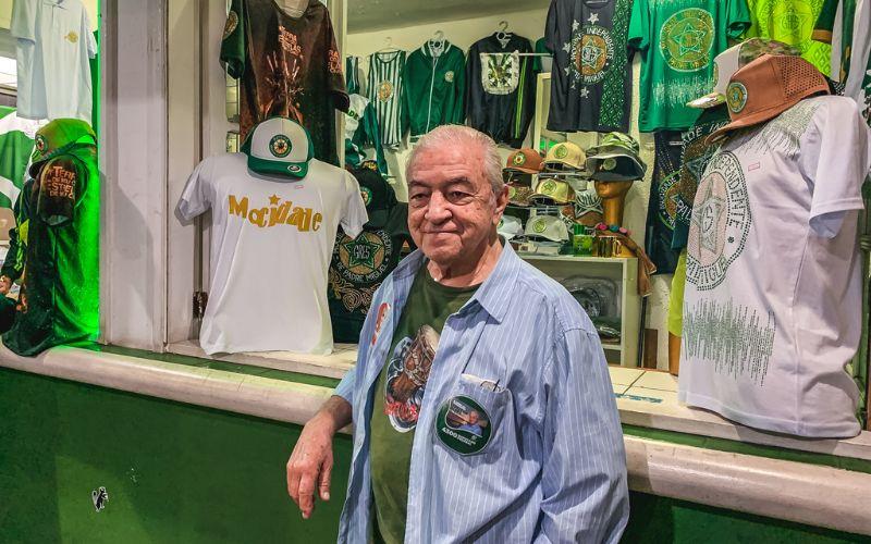 Mestre do Rádio Adelzon Alves celebra 86 anos com roda de samba no Cordão da Bola Preta