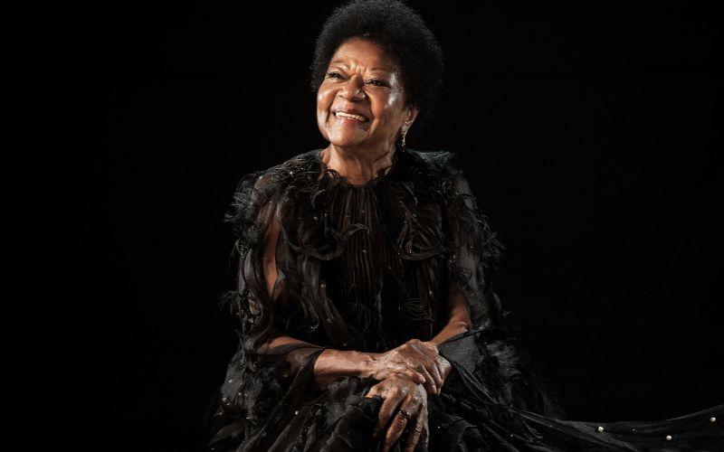 Alaíde Costa no Teatro Rival Petrobras