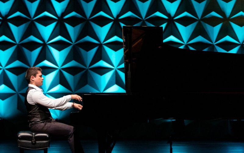 Pianista Aleyson Scopel toca Franz Schubert no Espaço Cultural BNDES