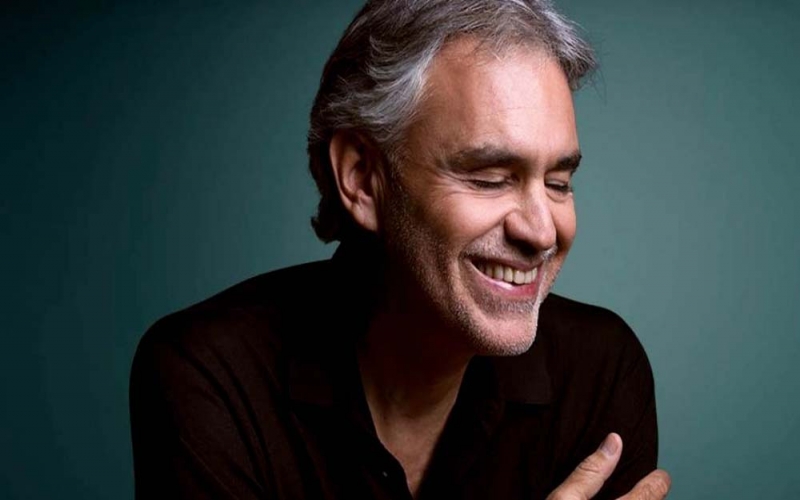 Andrea Bocelli faz live no Duomo de Milão neste domingo