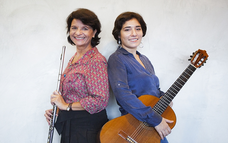 Elodie Bouny e Andrea Ernest na Casa do Choro