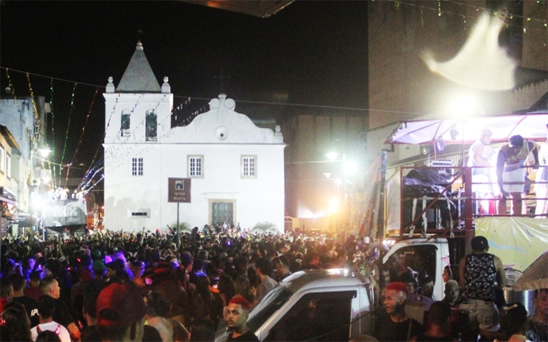 Carnaval de Angra: 70 blocos de rua e grandes shows de graça
