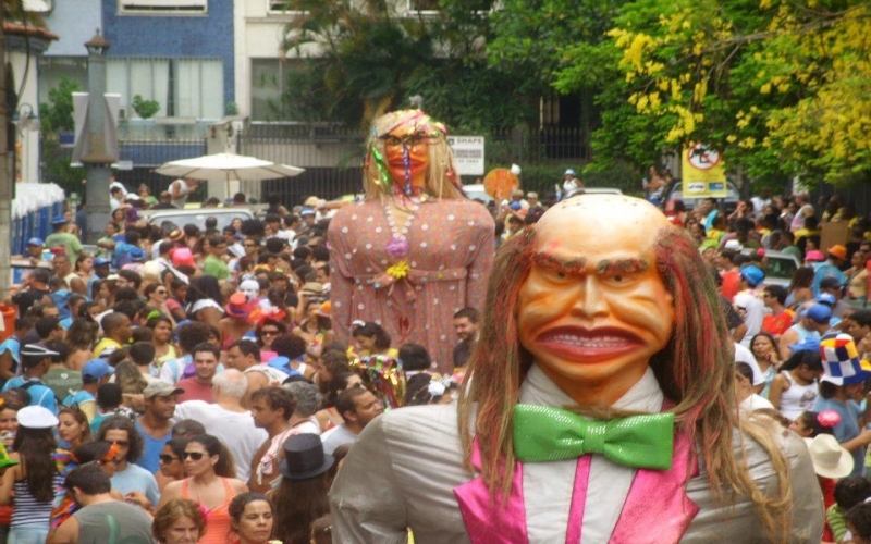 Bloco Ansiedade desiste de desfilar, mas vai produzir bonecos gigantes para a folia carioca