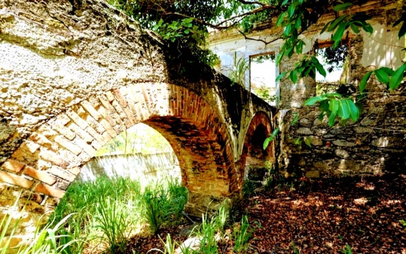 Aqueduto da Chácara do Vintém, construção do início de século XIX em Niterói