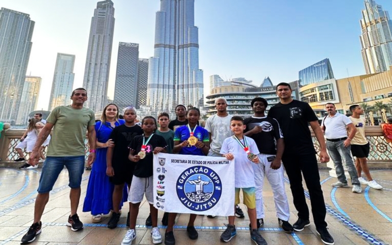 Jovens de favelas do Rio conquistam 12 medalhas de jiu-jitsu em Abu Dhabi, sete de ouro