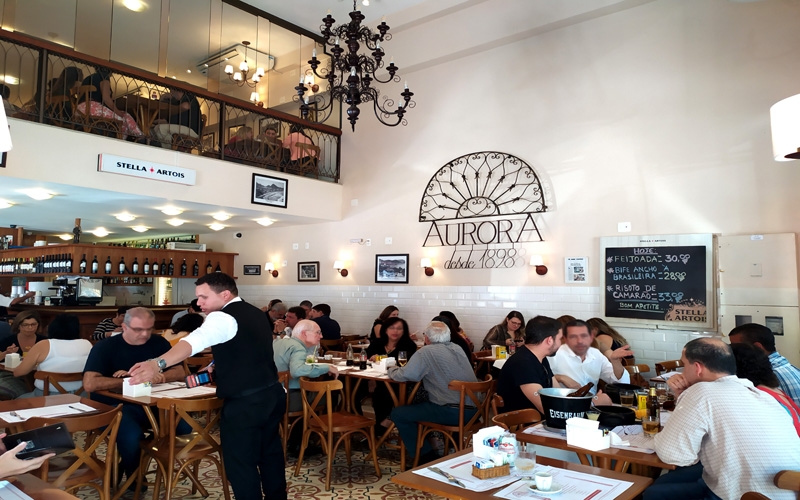 Restaurante Aurora: ícone carioca faz 121 anos com estilo e vitalidade