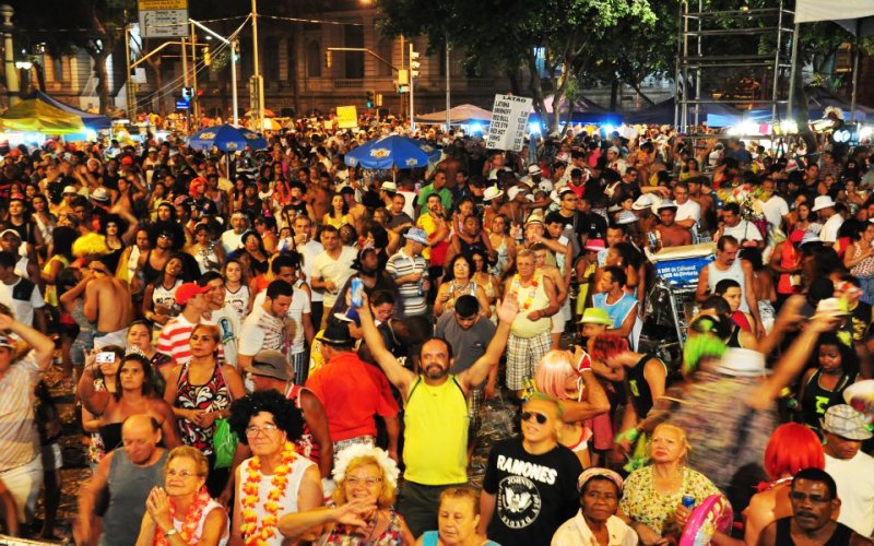 Cinelândia recebe quatro dias de bailes com shows e concurso de foliões