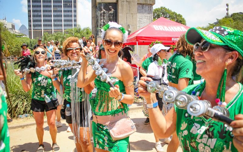 Bloco Balanço desfila em Ipanema com o tema Carnaval de Todos os Ritmos