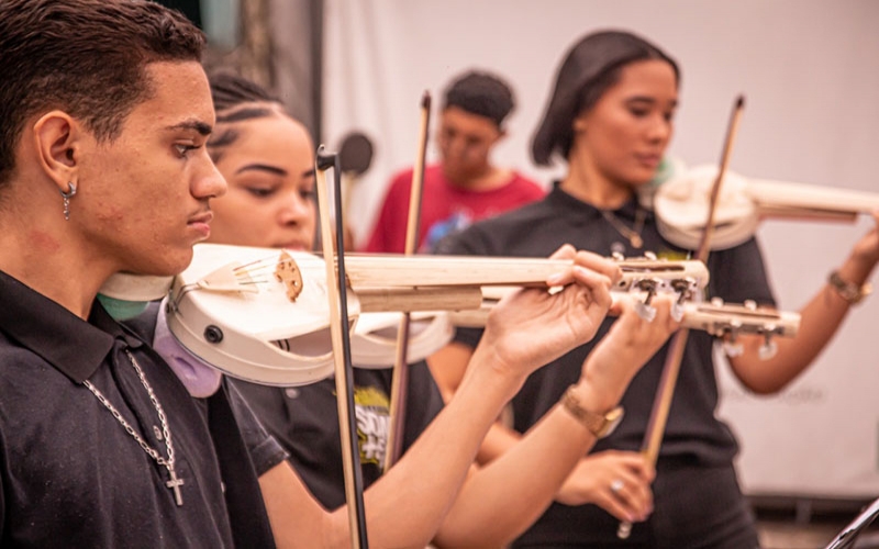 Orquestra Tubônica e Banda Sinfônica Juvenil de Campos Elíseos no Centro da Música Carioca