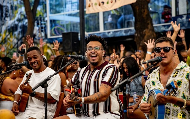 BatuQ em Verde e Rosa ocupa a quadra da Mangueira com samba e cultura afro-brasileira