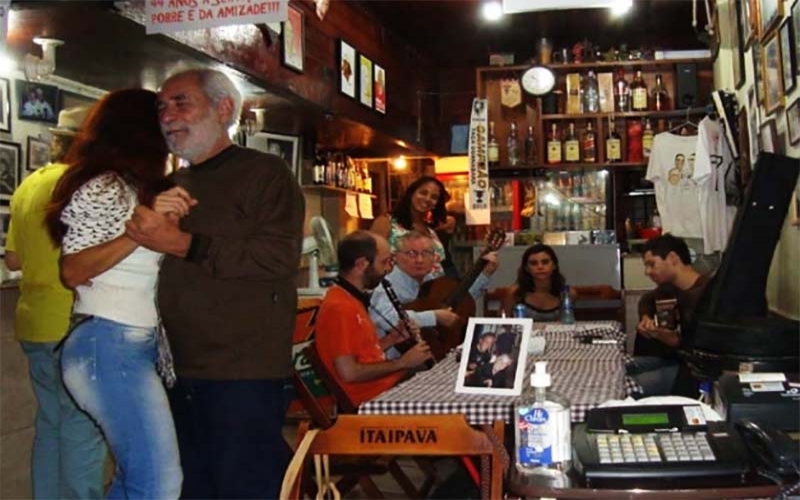 Bar Bip Bip reabre com roda de samba em homenagem a Paulinho da Viola e João Nogueira