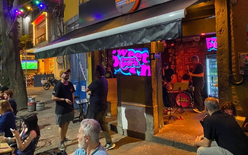Jazz na Alice: música, chope e burger na Blend Lab