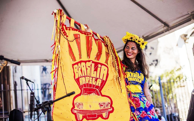 Bloco Brasília Amarela comemora 10 anos homenageando os Mamonas Assassinas