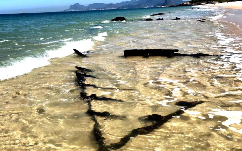 Praia de Camboinhas tem esse nome por causa de navio encalhado no local