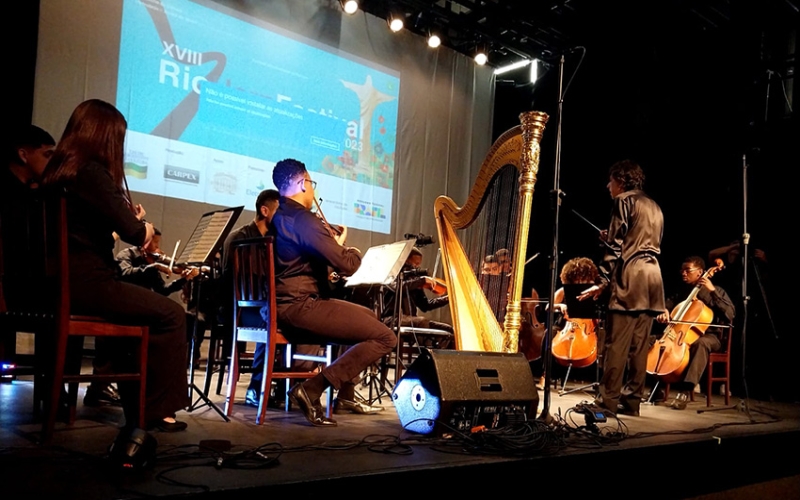 Jovens da Maré tocam Bach e Vivaldi com músicos franceses no Consulado de Portugal, grátis