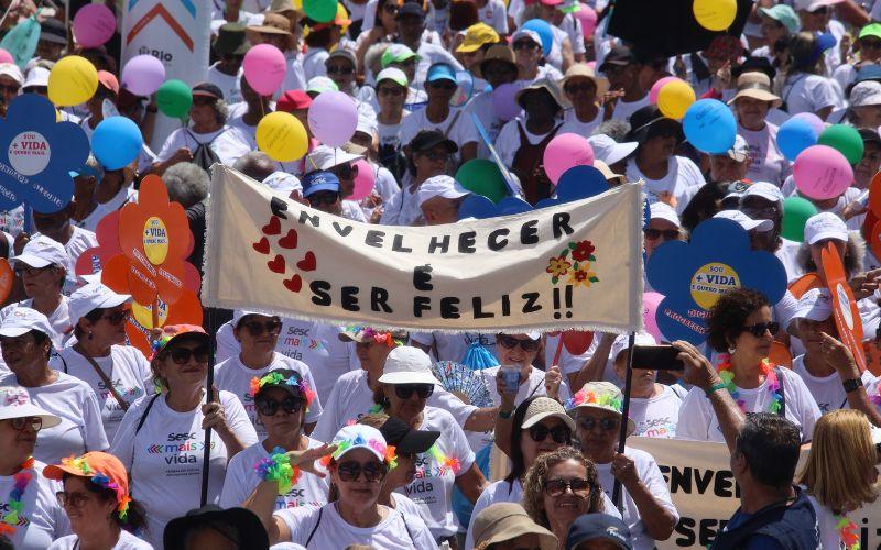 8ª Caminhada Sesc pela Valorização da Pessoa Idosa: música e atividades gratuitas em Copacabana