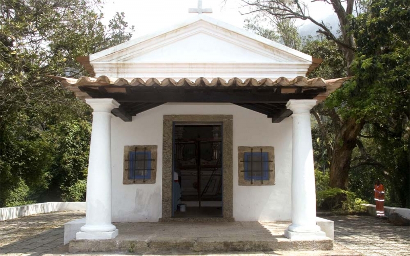 Capela de Nossa Senhora da Cabeça, do século XVII, uma das mais antigas construções do Rio