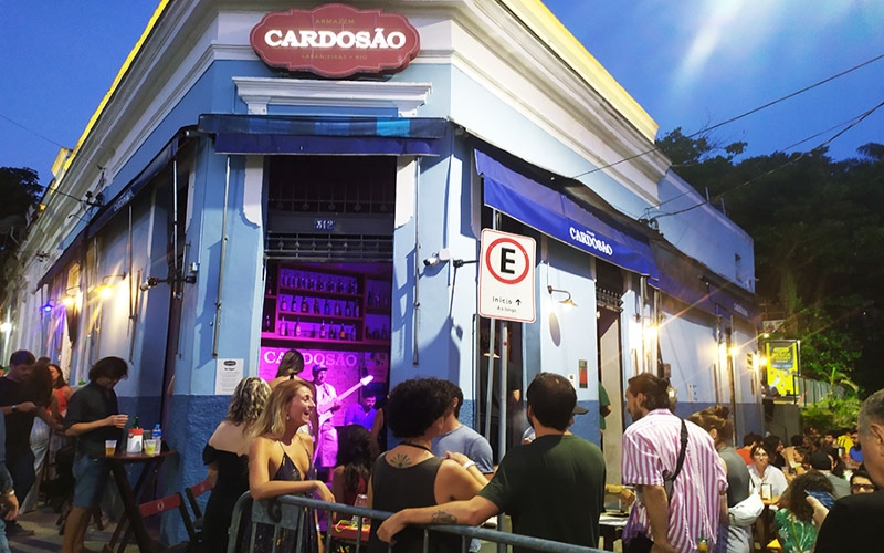 Jazz no Armazém Cardosão conquista cariocas e turistas sob o comando do baixista Ney Conceição