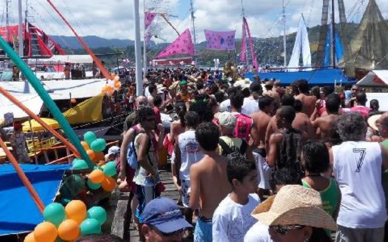 Carnamar: desfile náutico no Carnaval de Paraty