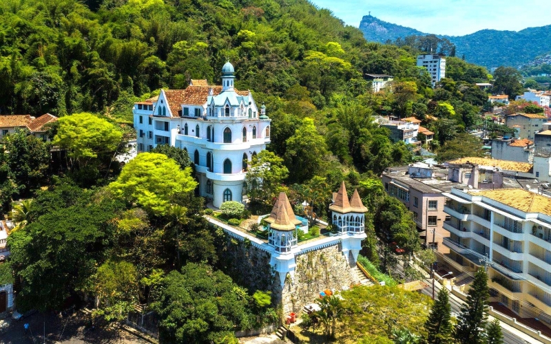 Castelo do Valentim, construído em 1879, imita fortaleza medieval