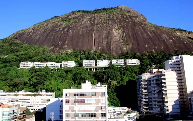 Chácara Sacopã, um condomínio que flutua na floresta com vista cinematográfica da Lagoa