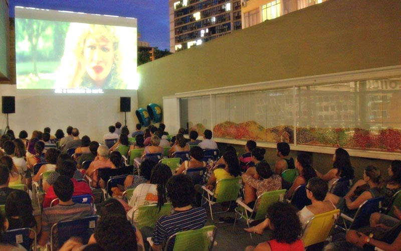 Cinema no Pátio - Mês do Rock