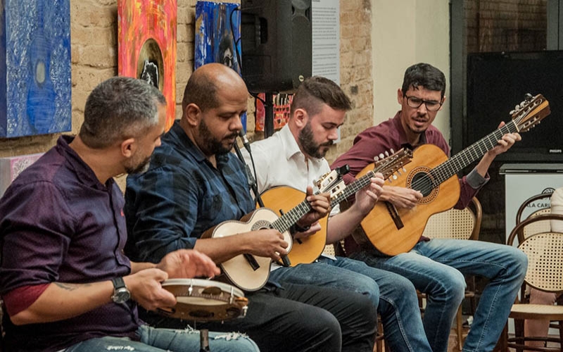 Clube do Choro de Niterói homenageia Época de Ouro em show gratuito no Theatro Municipal niteroiense