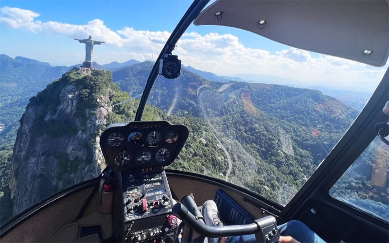 Voo sem portas, um passeio de helicóptero incomum no Rio de Janeiro