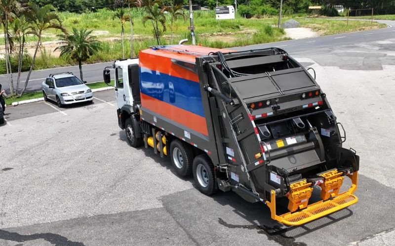 Comlurb coloca nas ruas primeira frota movida a biometano no Rio