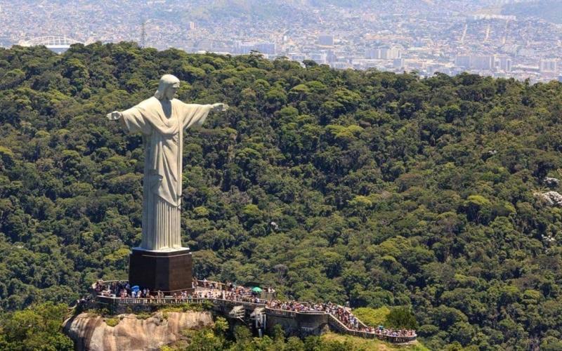 Cristo Redentor recebe público recorde de 20 mil pessoas no primeiro dia de 2025