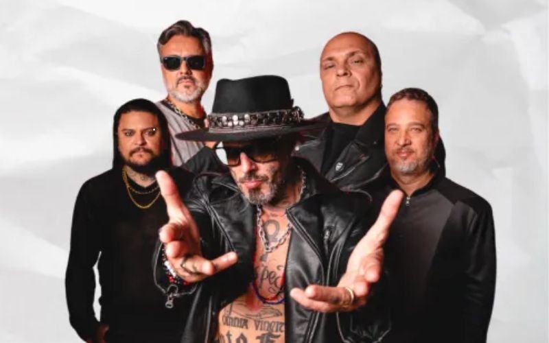 Detonautas no Imperator com clássicos do rock nacional