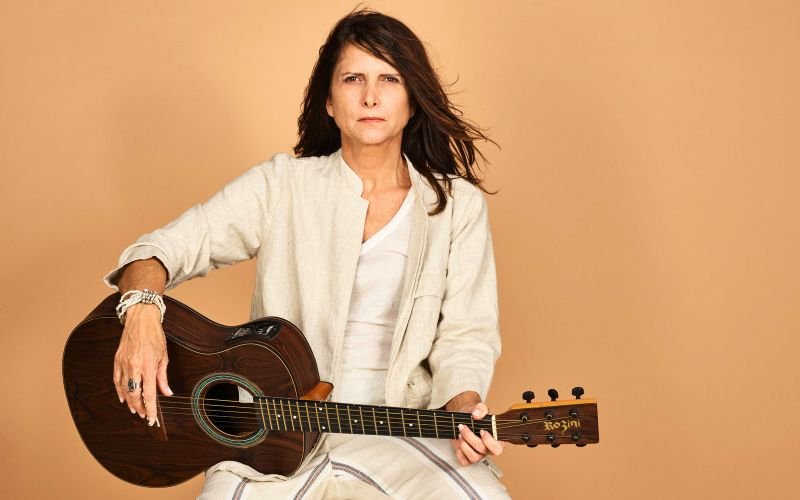 Dulce Quental apresenta “A mulher escondida nas canções” no Dolores Club