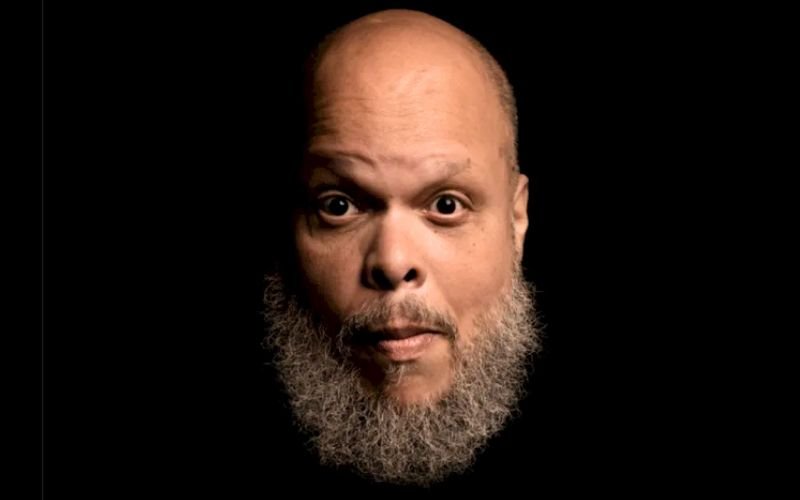 Ed Motta celebra 30 anos do disco “Manual Prático para Festas, Bailes e Afins” no Circo