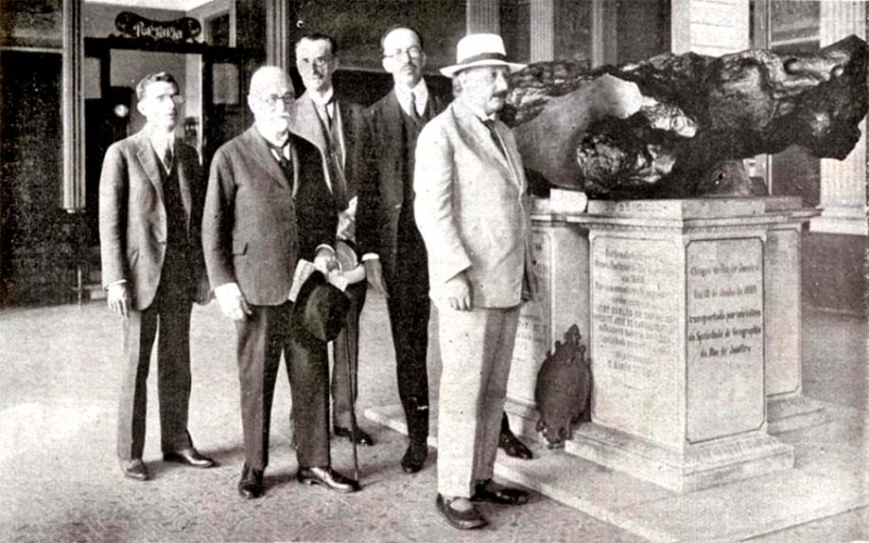 Einstein foi recebido com pompa ao visitar o Rio em 1925