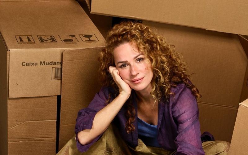 Francisca Queiroz estreia “Ela, e Algumas Histórias” no Teatro Gláucio Gill