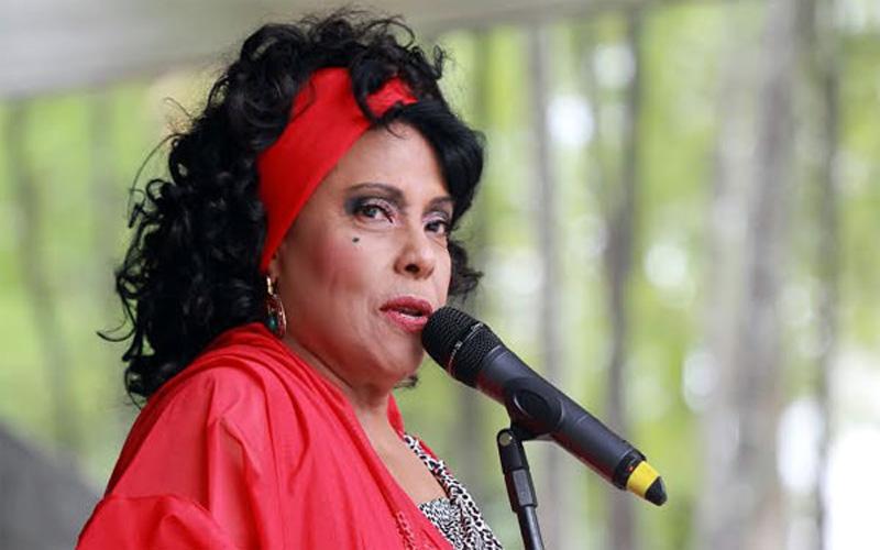 Eliana Pittman canta Jorge Aragão no Teatro Petrobras Rival