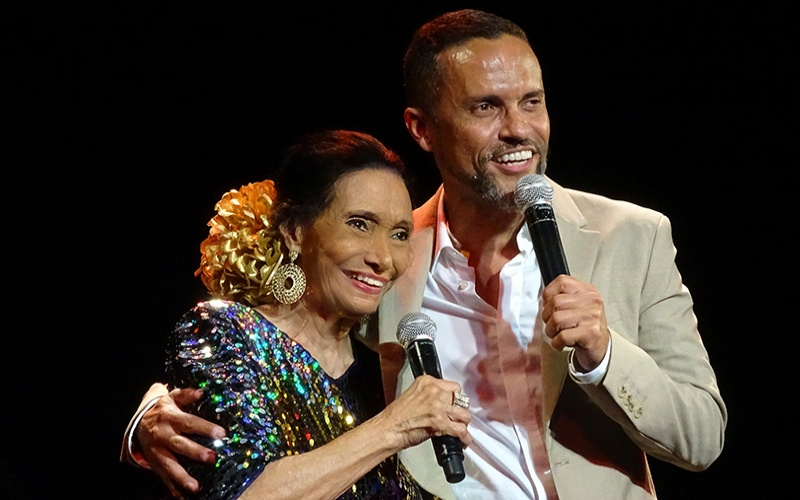 Ellen de Lima e Rodrigo Almeida no Teatro Adolpho Bloch