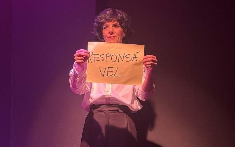 Último dia da comédia Entressafra de Isabel Guéron no Teatro Gláucio Gill, em Copacabana