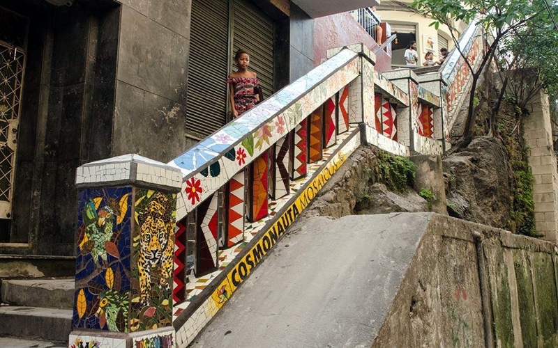 Escadaria de azulejos do Cosmonauta Mosaicos no Morro da Conceição