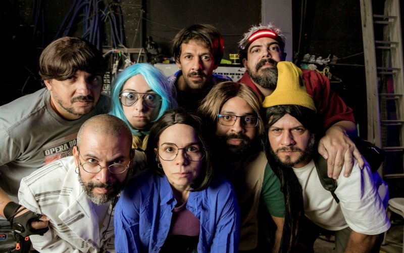 Em cartaz no CCBB, espetáculo Cão usa a comédia como ferramenta de reflexão