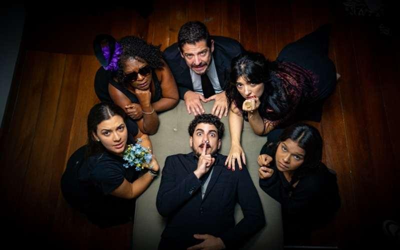 Nota de Falecimento volta aos palcos cariocas com humor e diversão
