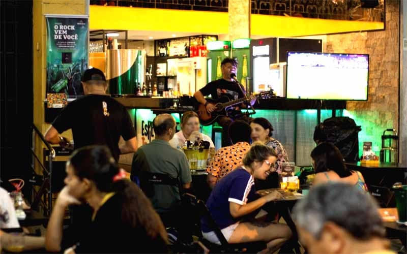 Espetto Carioca Catete: 50 tipos de espetos e happy hour todos os dias