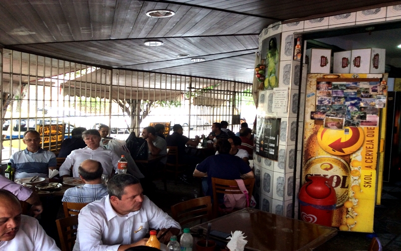 Esquina do Metrô: churrasco na brasa e bom preço