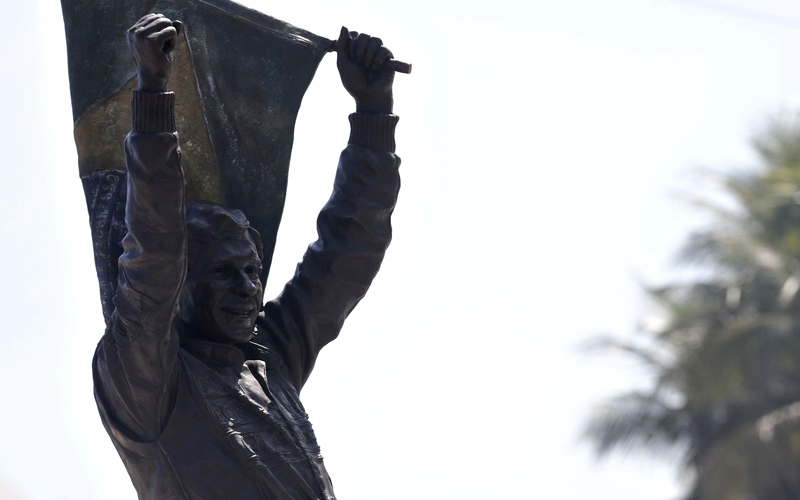 Rio de Janeiro ganha estátua de Ayrton Senna itinerante