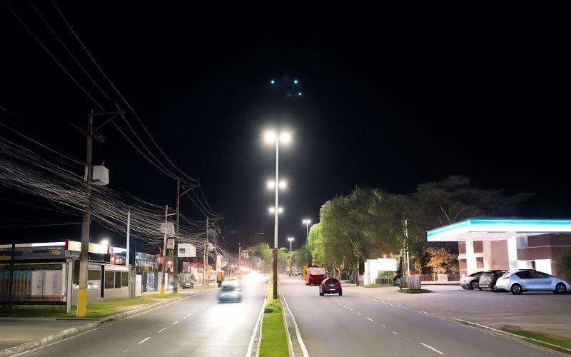 Estrada União e Indústria, em Petrópolis, recebe iluminação de LED