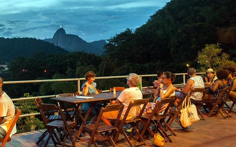 Uma das vistas mais lindas do Rio, Estrelas da Babilônia reinaugura restaurante no Leme