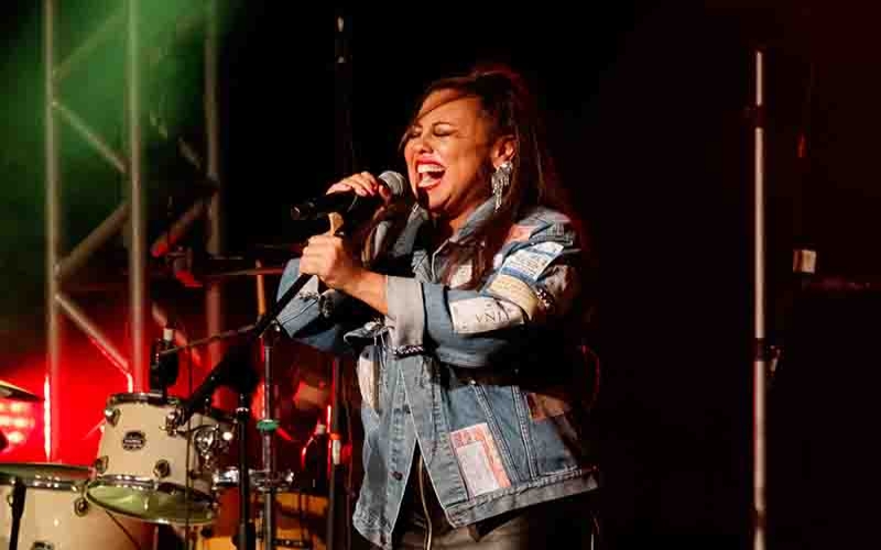 Evelyn Castro faz Tributo a Tina Turner no Teatro Prudential