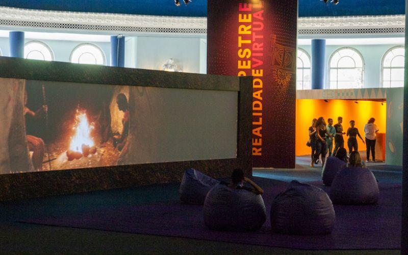 Exposição une arte rupestre e realidade virtual na Casa da Ciência da UFRJ