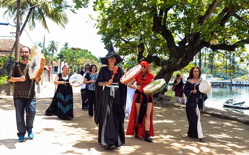 Feira esotérica em Paquetá com terapias, danças, oráculos, etc, a preços simbólicos